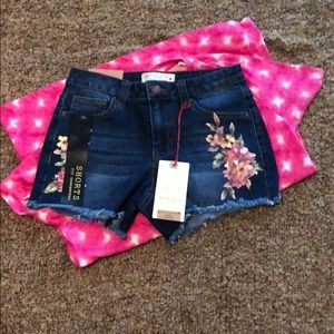 NWT-Angel Kiss Frayed Hem Shorts